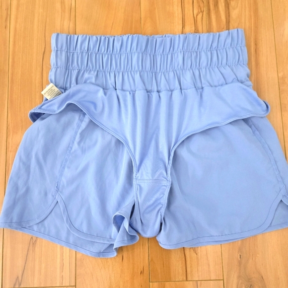 New in Active Stretch Shorts Light Blue Size Large - Picture 8 of 10